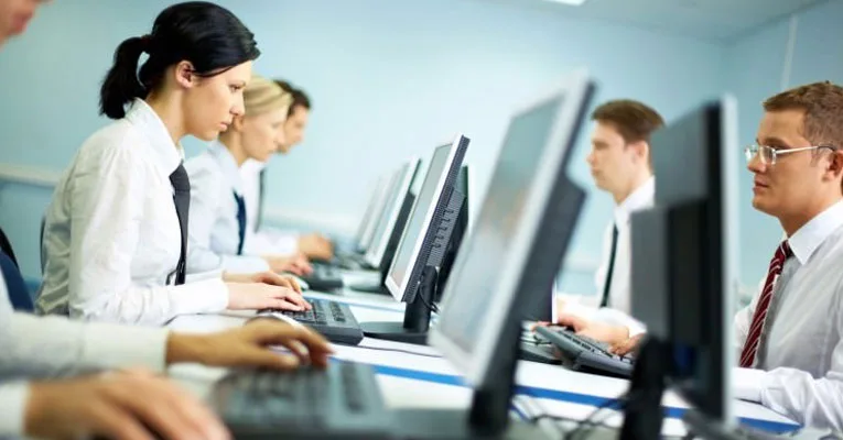 THE PROS AND CONS OF IT SERVICES OUTSOURCING